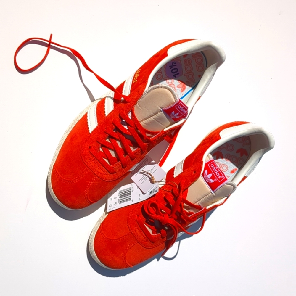 Adidas Gazelle suede original burnt orange.